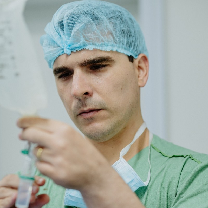 Dr. Iuri Eleutério